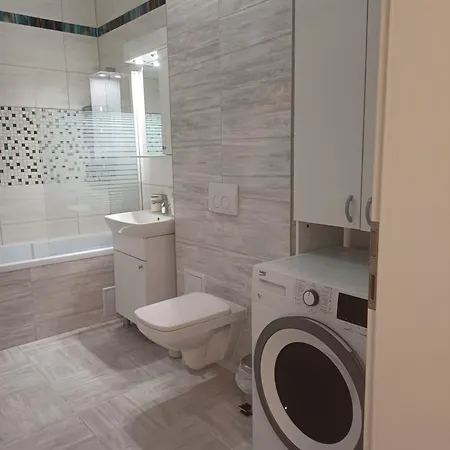 בראשוב Ariel Apartment - Balcony & Free Parking מראה חיצוני תמונה