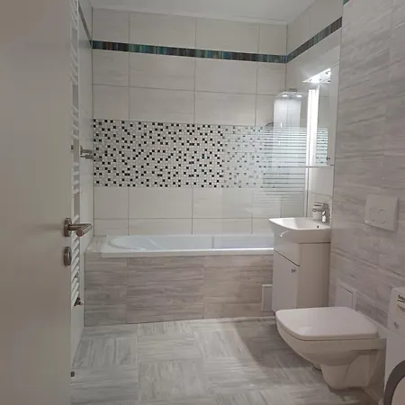 בראשוב Ariel Apartment - Balcony & Free Parking מראה חיצוני תמונה