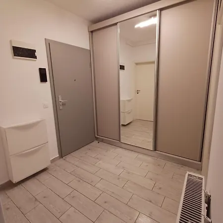 בראשוב Ariel Apartment - Balcony & Free Parking מראה חיצוני תמונה