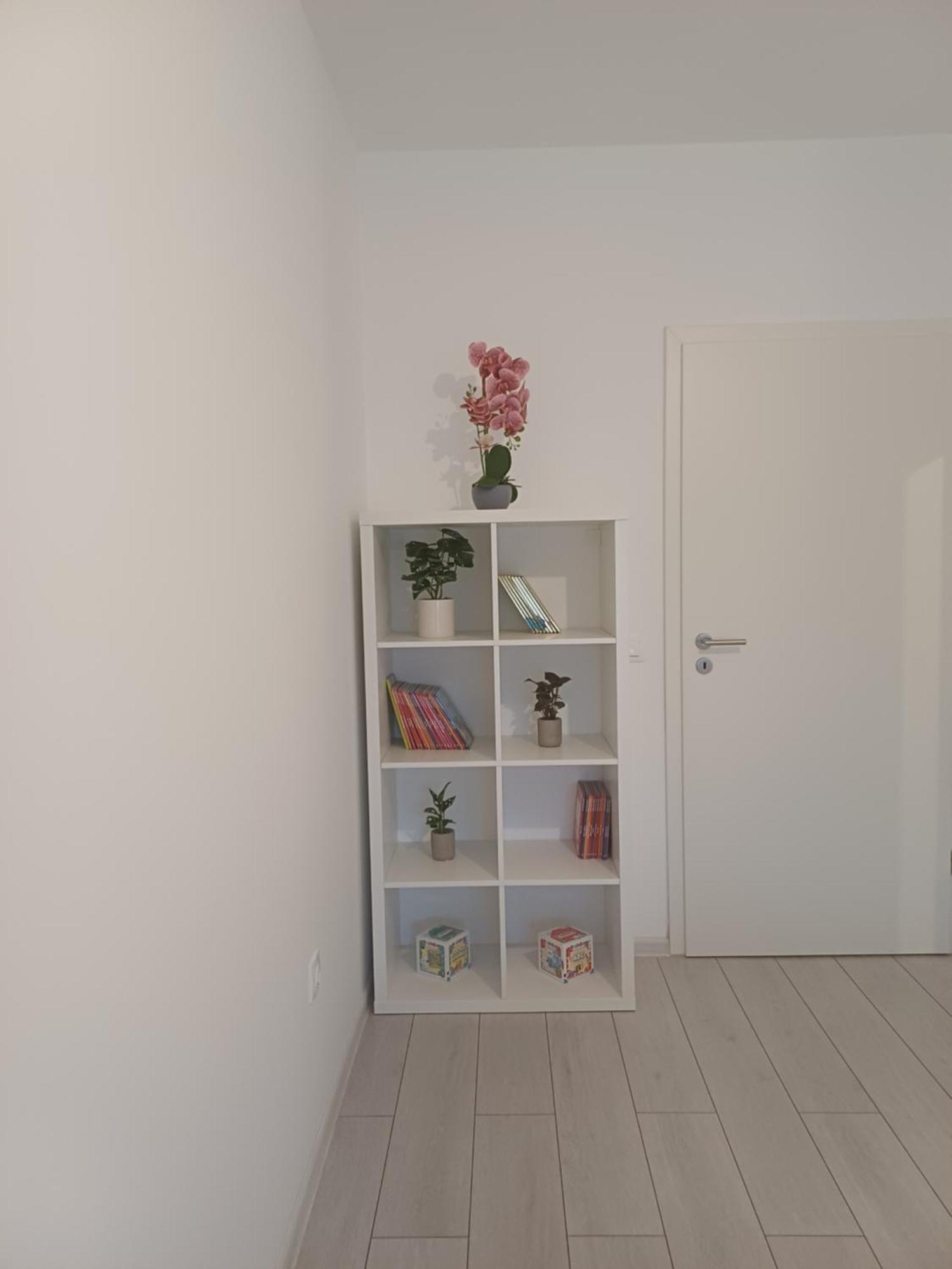 Ariel - Balcony & Free Parking Apartment