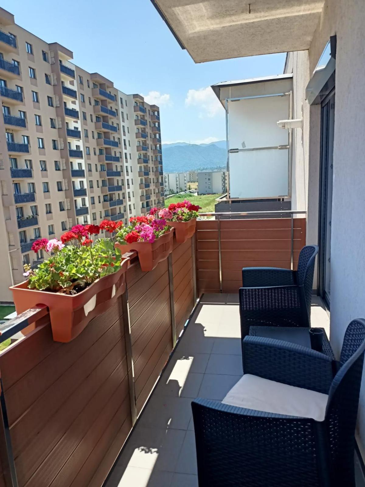 Ariel - Balcony & Free Parking Apartment *