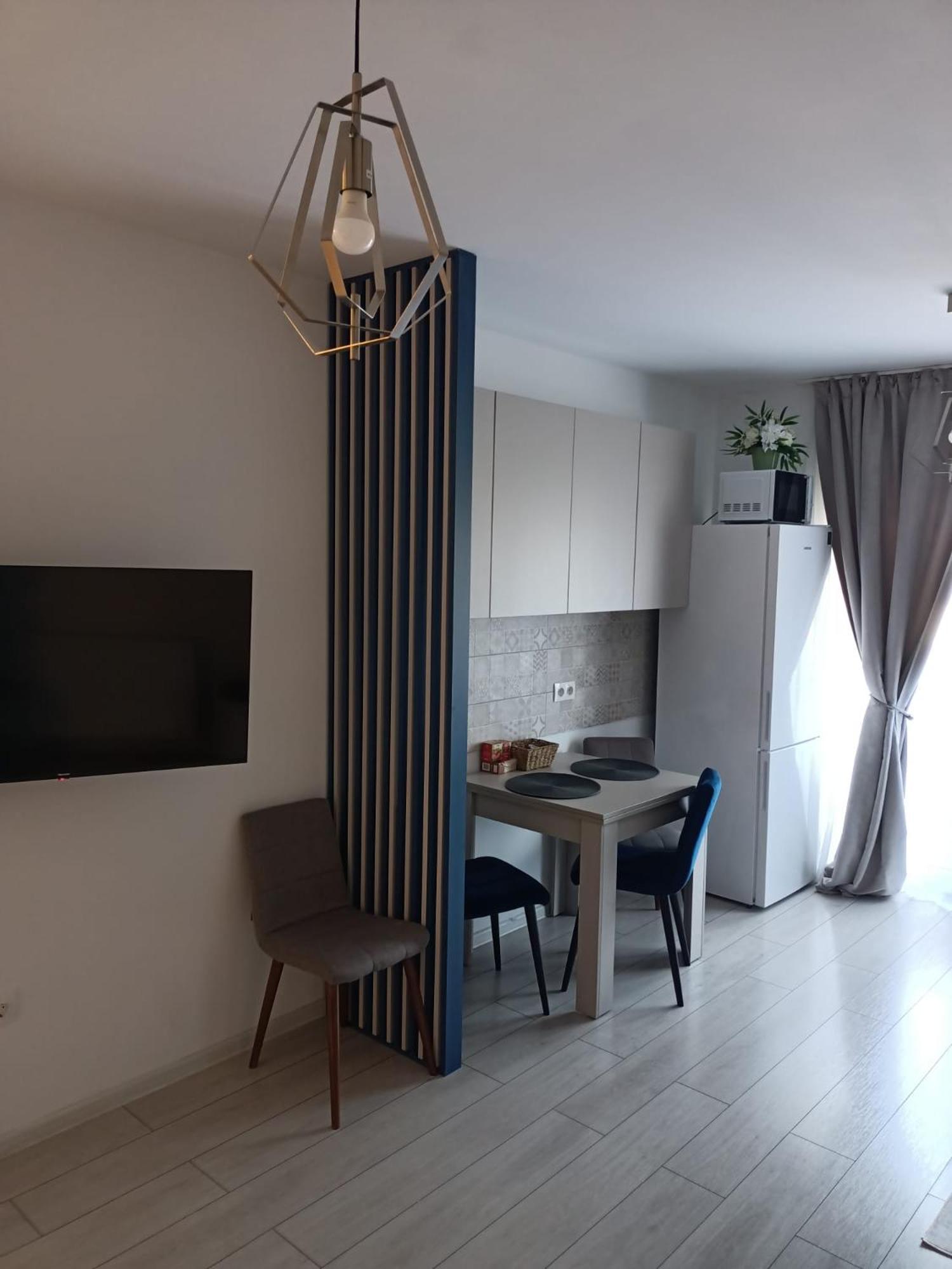Ariel - Balcony & Free Parking Apartment *
