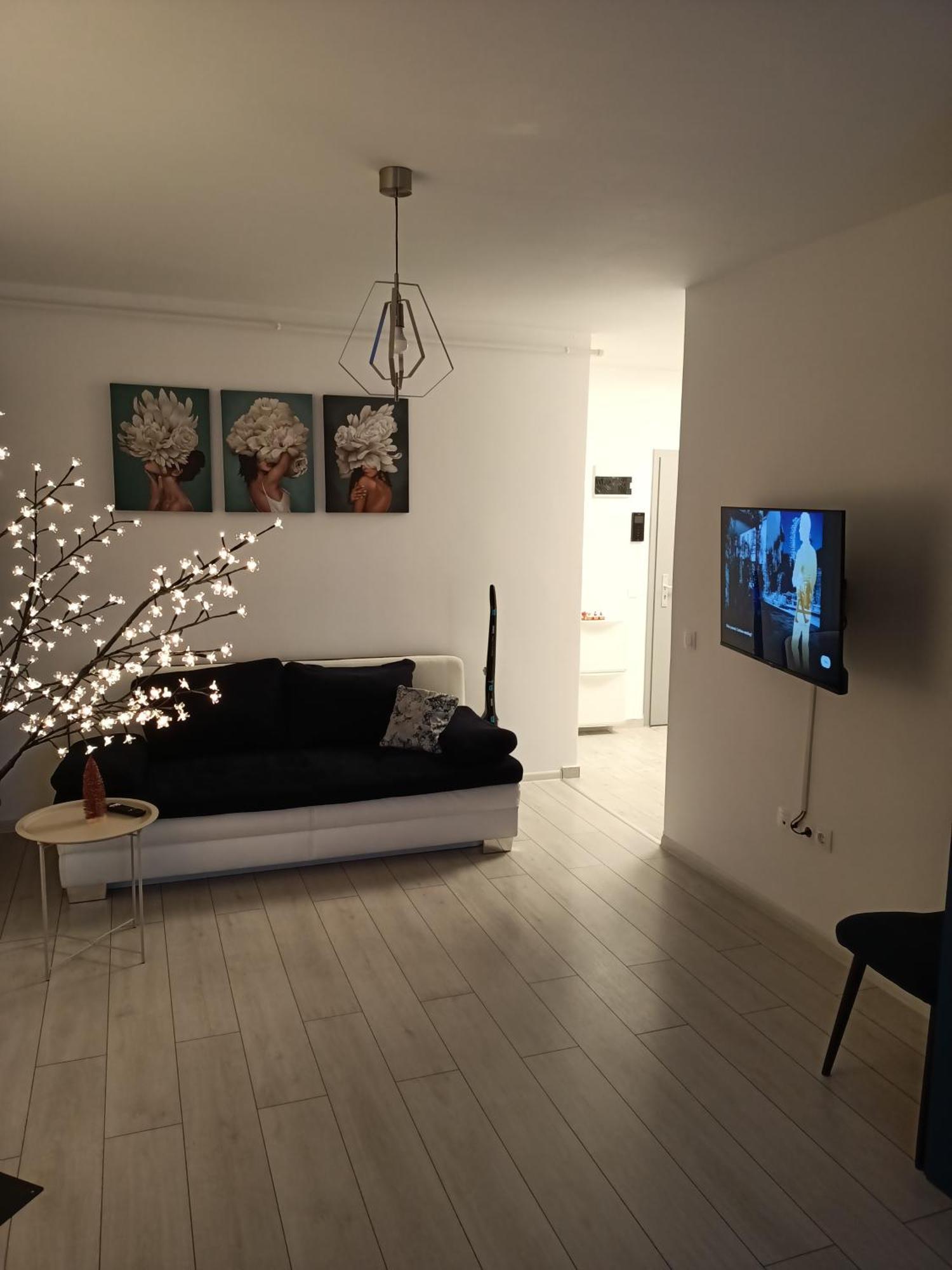 Ariel - Balcony & Free Parking Apartment *